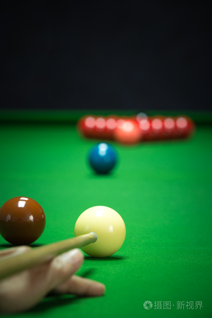 由中后卫 由中后卫